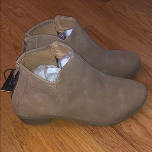 Via Rosa women’s boots